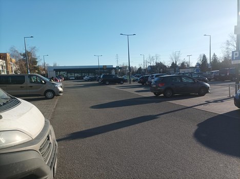 c.jpg Lidl Józefosław ul. Geodetów 57-3