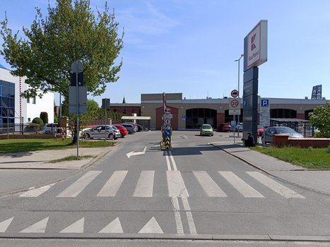 Kaufland Pabianice ul. Grobelna 9-2